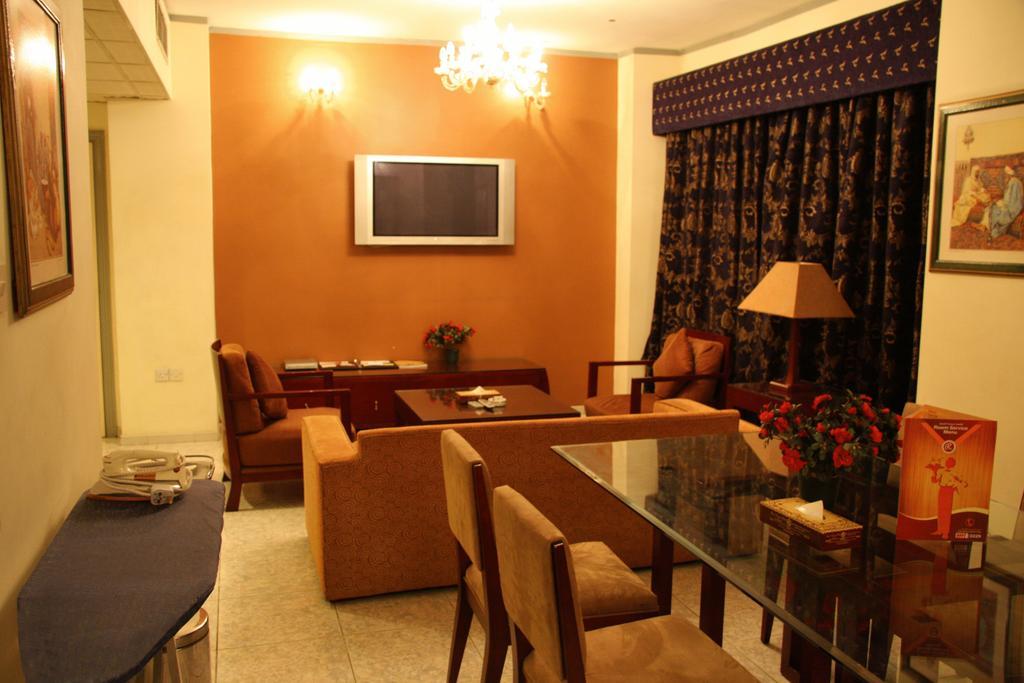 Ramee Guestline Hotel Dubai Esterno foto