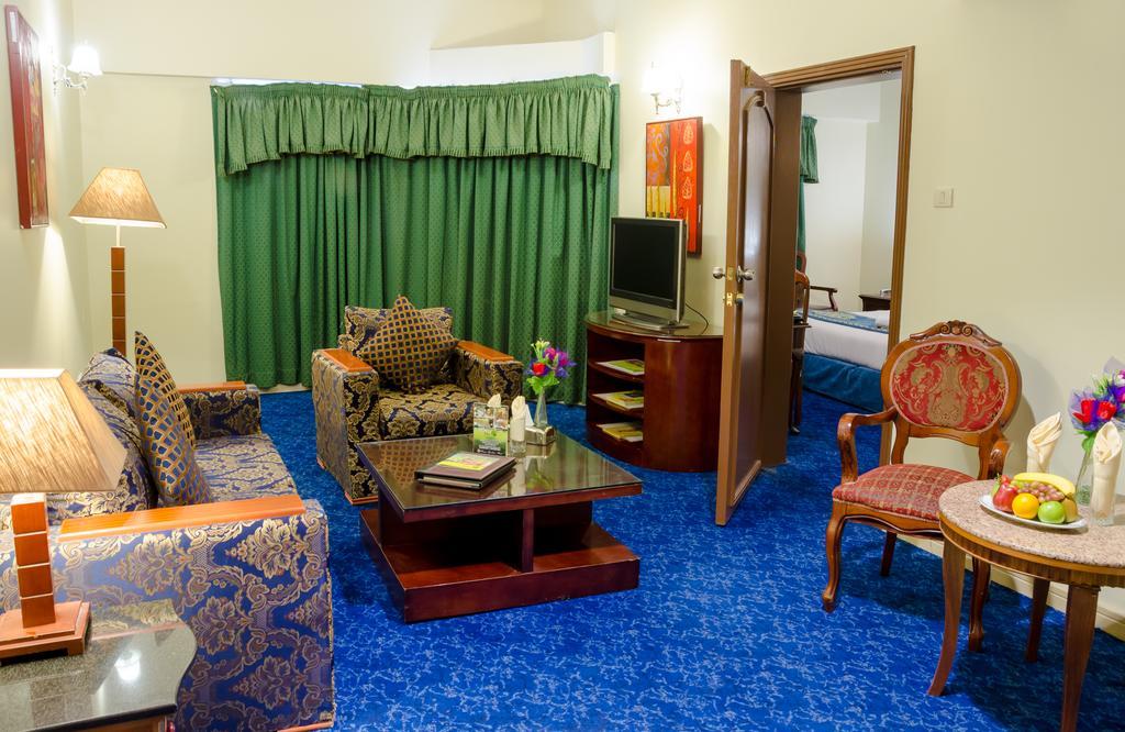 Ramee Guestline Hotel Dubai Esterno foto
